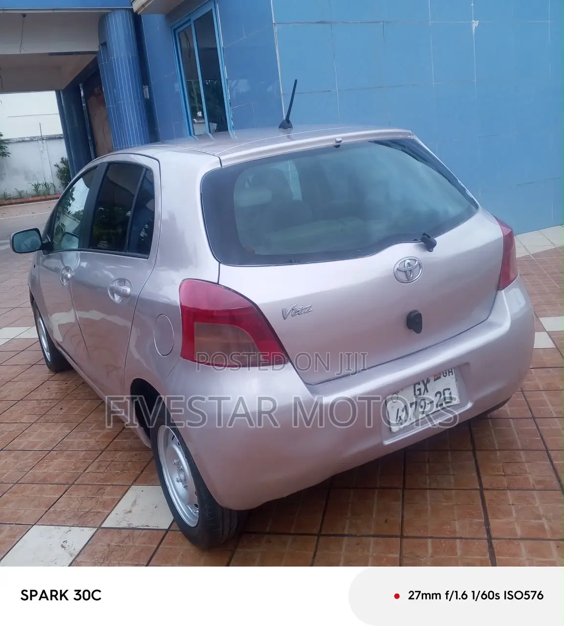 Toyota Vitz 2015 Silver