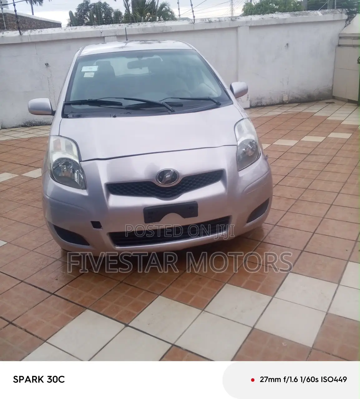 Toyota Vitz 2015 Silver