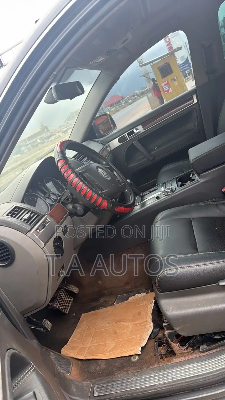 Volkswagen Touareg V6 TDI 2010 Gray
