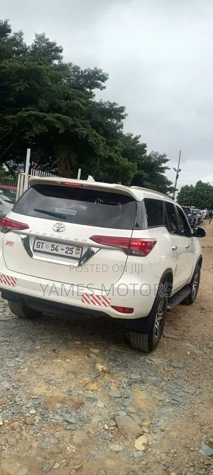 Toyota Fortuner 2021 White