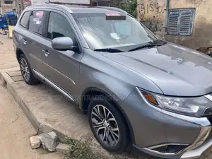 Mitsubishi Outlander SEL AWC 2018 Gray