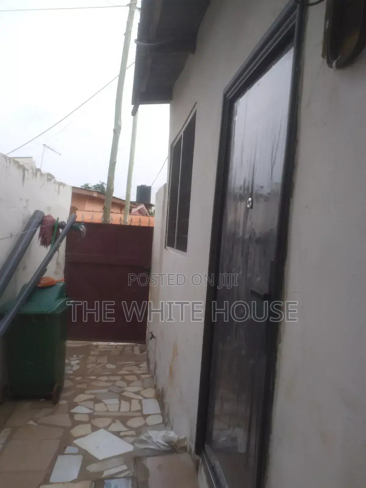 Mini Flat in Labone, Coffee Shop Area for rent