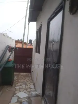 Mini Flat in Labone, Coffee Shop Area for rent