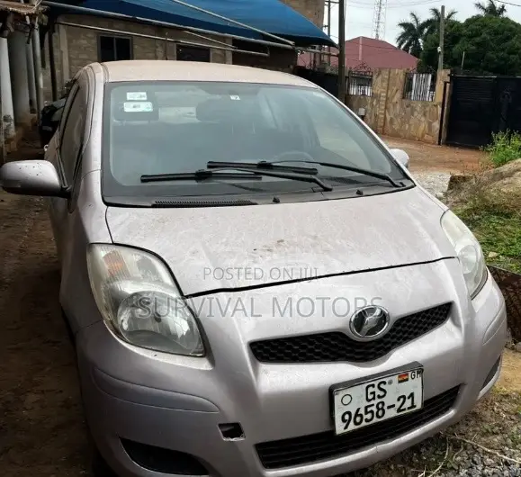 Toyota Vitz 1.0 FWD 3dr 2010 Gray