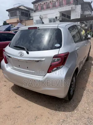 Toyota Vitz 1.3 AWD 5dr 2015 Silver
