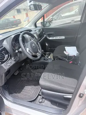 Toyota Vitz 1.3 AWD 5dr 2015 Silver