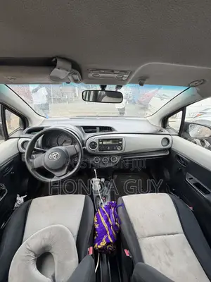 Toyota Yaris SE Hatchback 5dr 2016 Silver