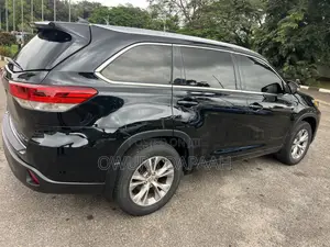 Toyota Highlander XLE V6 4x4 (3.5L 6cyl 6A) 2016 Black