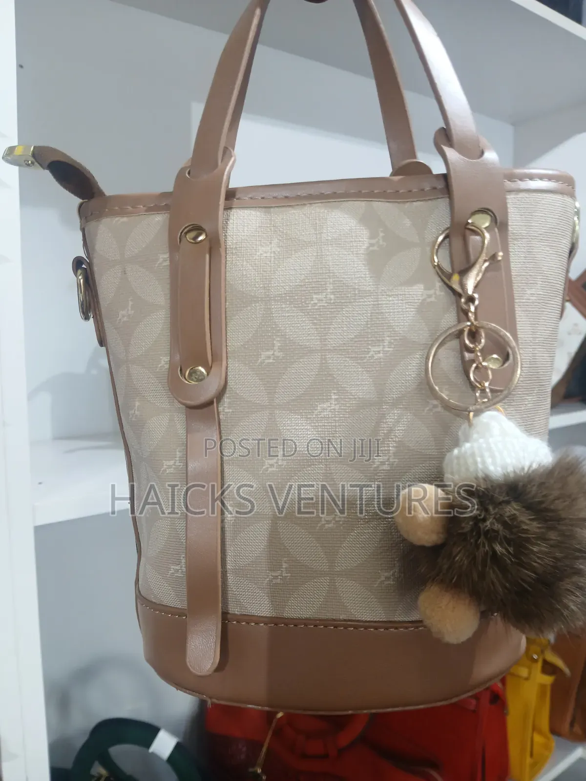 Ladies Classy Bucket Bag