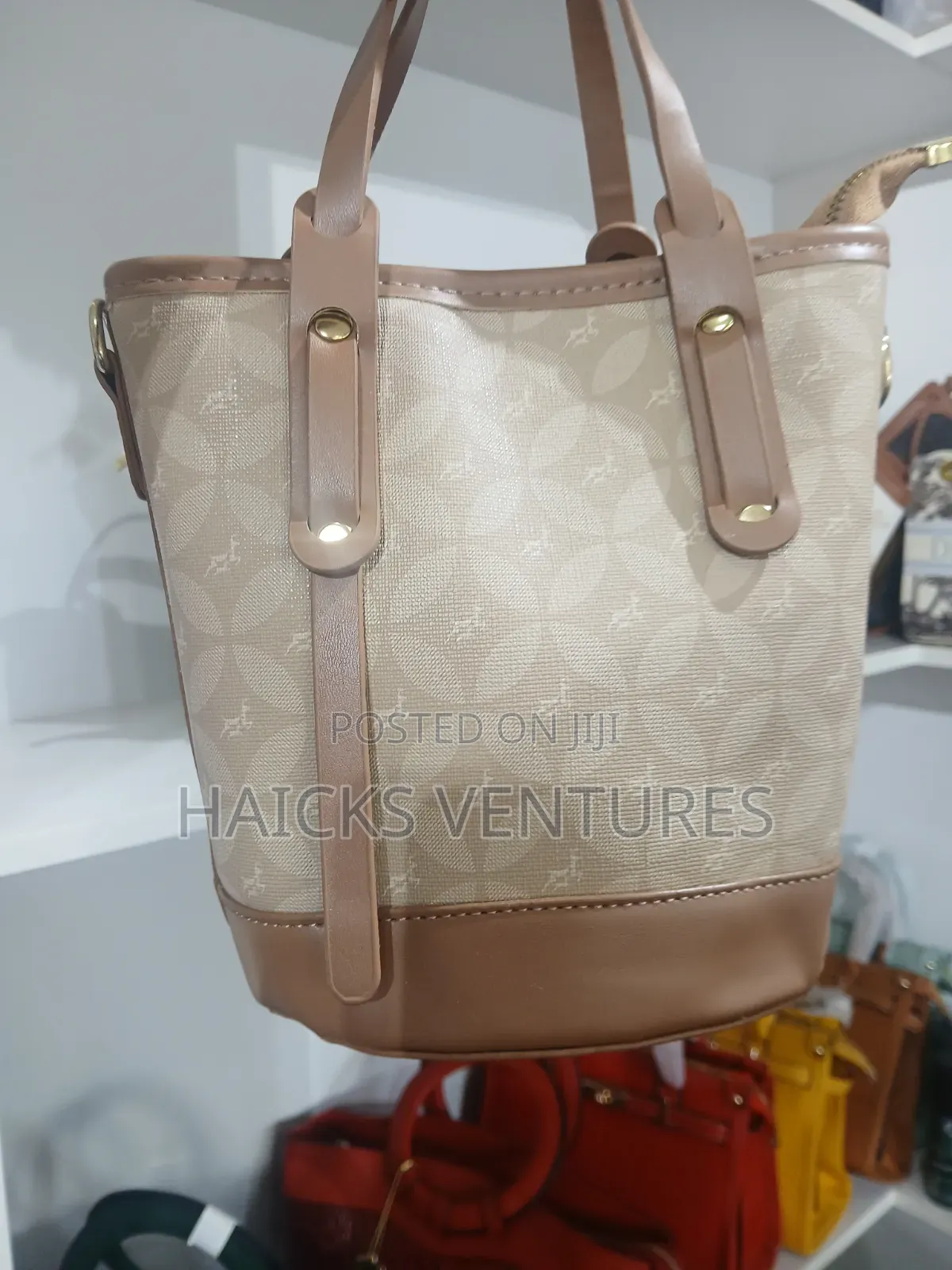 Ladies Classy Bucket Bag
