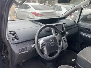 Toyota Voxy X L Edition 2WD 8-Seater 2010 Black