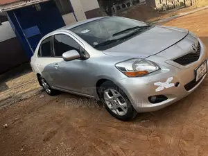 Toyota Yaris 2010 Silver