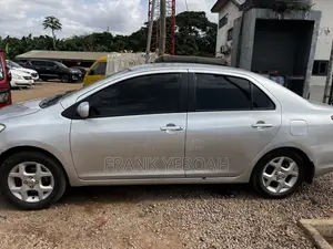 Toyota Yaris 2010 Silver