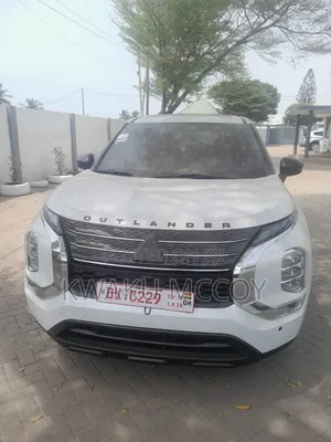 Mitsubishi Outlander SE 2022 White