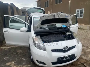 Toyota Yaris SE Hatchback 5dr 2012 White