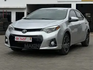Toyota Corolla S w/Special Edition Pkg (1.8L 4cyl CVT) 2016 Silver