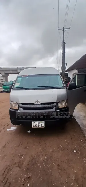 Toyota HiAce 2001 Silver