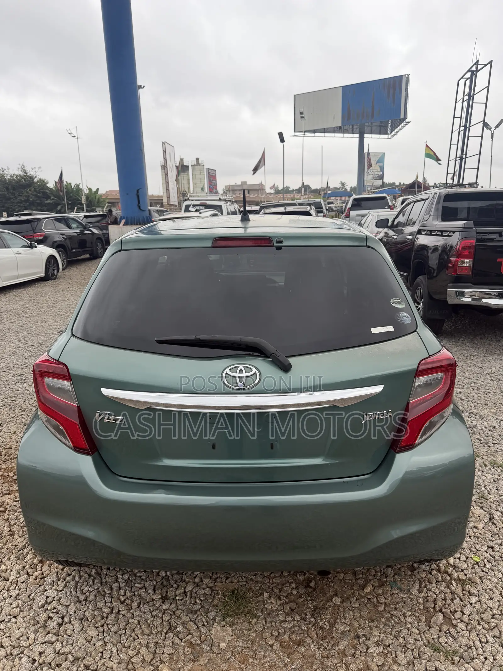Toyota Vitz 1.3 FWD 3dr 2015 Green