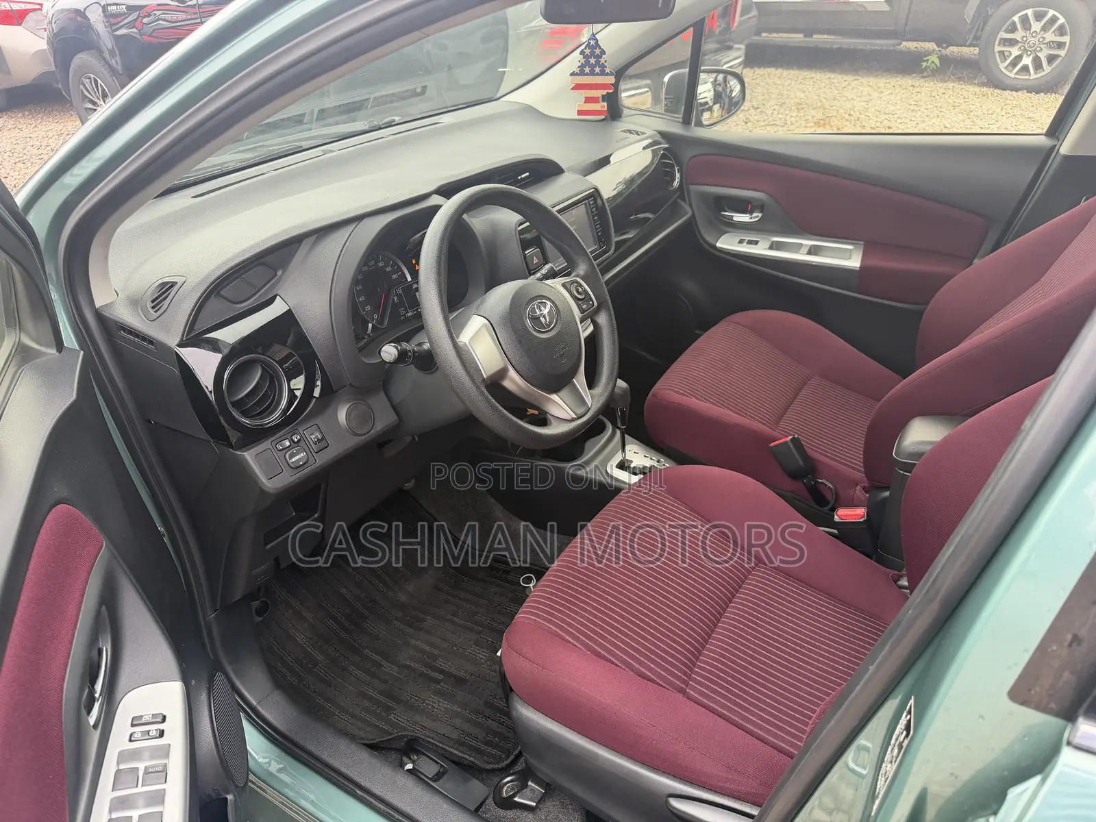 Toyota Vitz 1.3 FWD 3dr 2015 Green