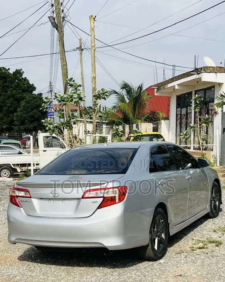 Toyota Camry SE 4dr Sedan (2.5L 4cyl 6A) 2013 Silver