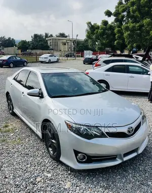 Toyota Camry SE 4dr Sedan (2.5L 4cyl 6A) 2013 Silver