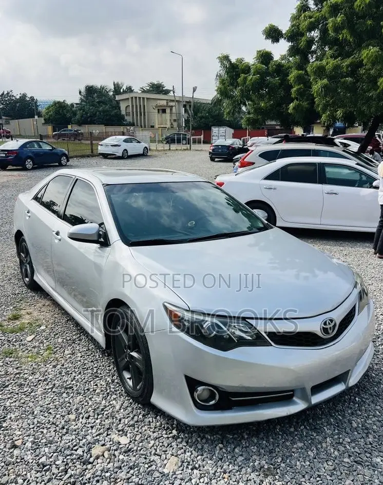 Toyota Camry SE 4dr Sedan (2.5L 4cyl 6A) 2013 Silver