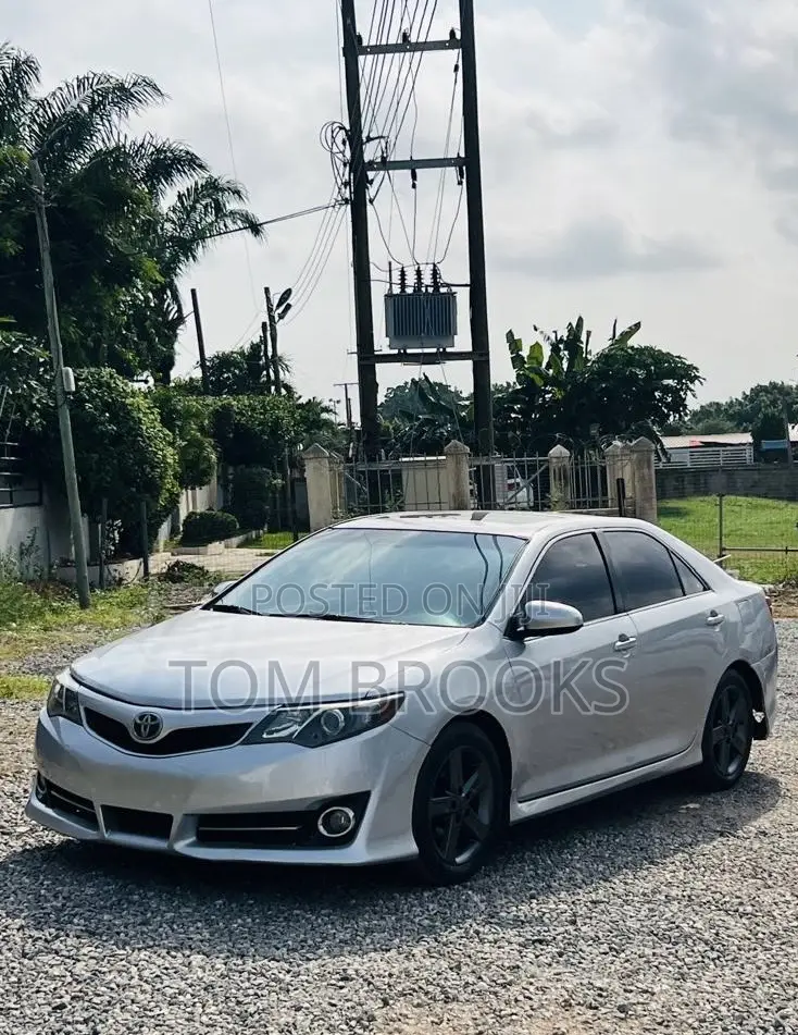 Toyota Camry SE 4dr Sedan (2.5L 4cyl 6A) 2013 Silver