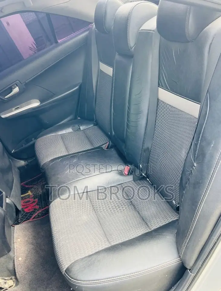 Toyota Camry SE 4dr Sedan (2.5L 4cyl 6A) 2013 Silver