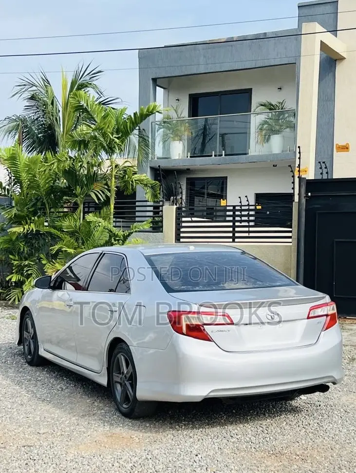 Toyota Camry SE 4dr Sedan (2.5L 4cyl 6A) 2013 Silver