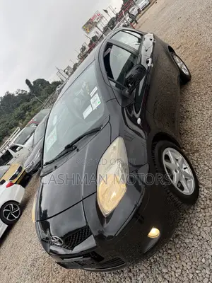 Toyota Yaris Base Hatchback 5dr 2010 Black