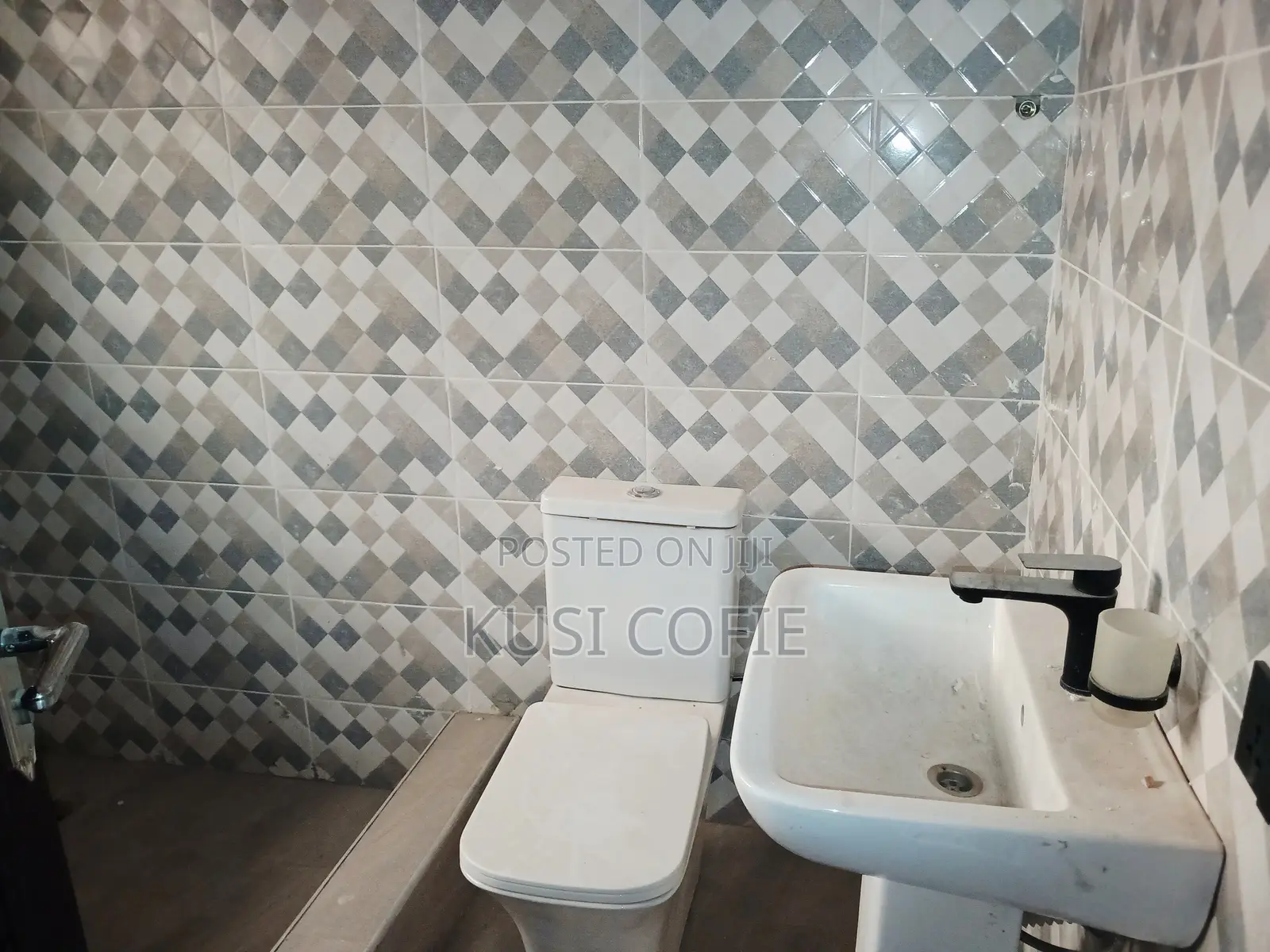 2bdrm Apartment in Ashongman Estate, Pure Water for rent