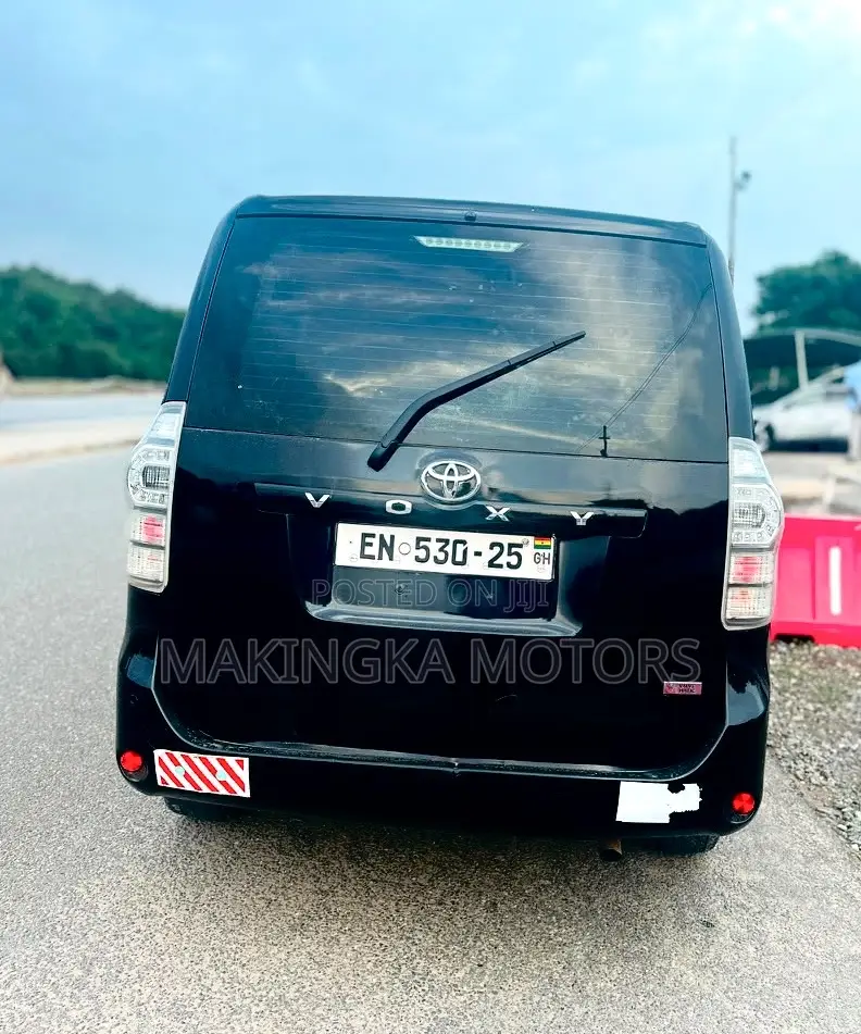 Toyota Voxy V 2WD 8-Seater 2013 Black