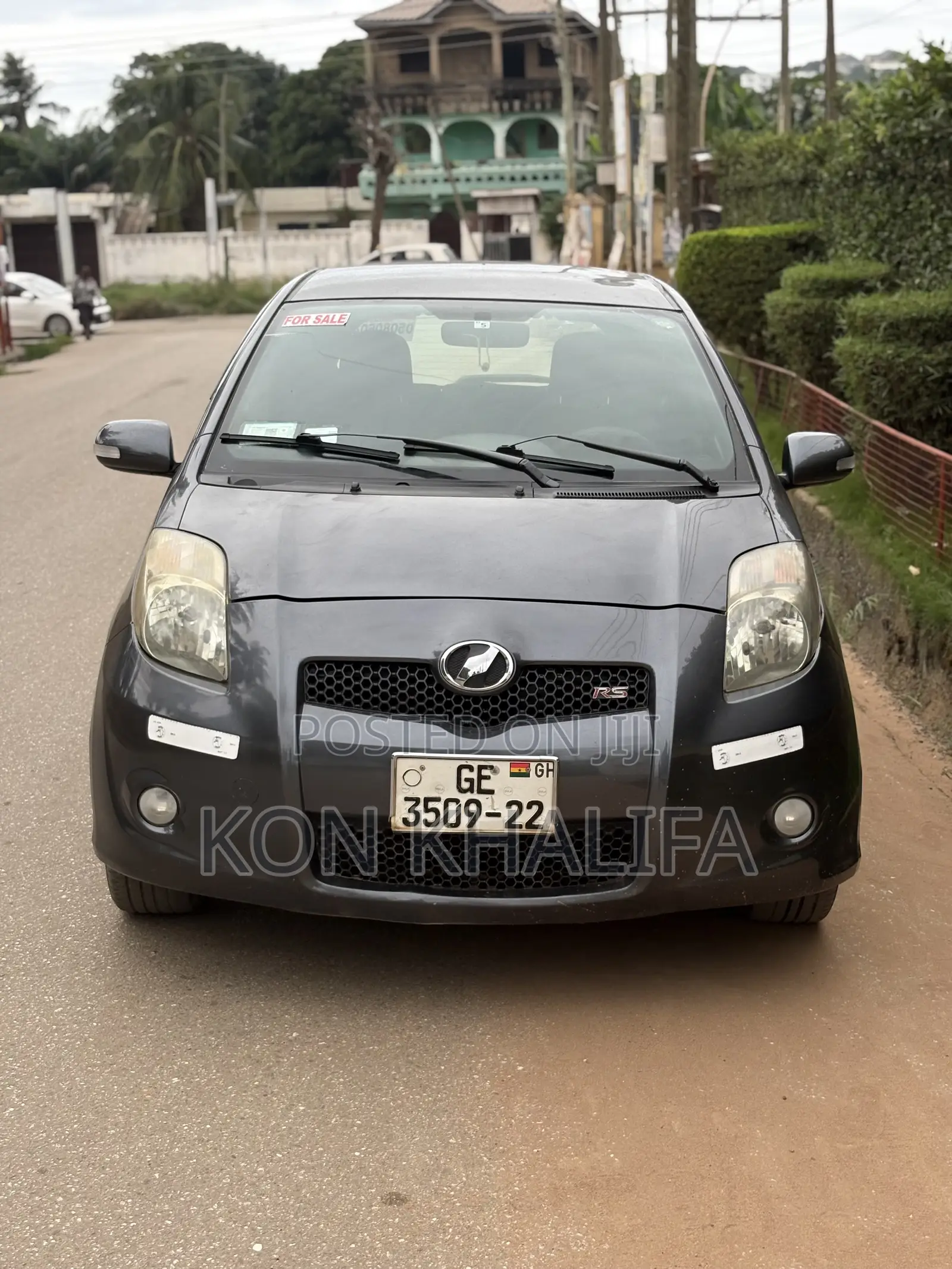 Toyota Vitz 1.3 FWD 5dr 2010 Gray