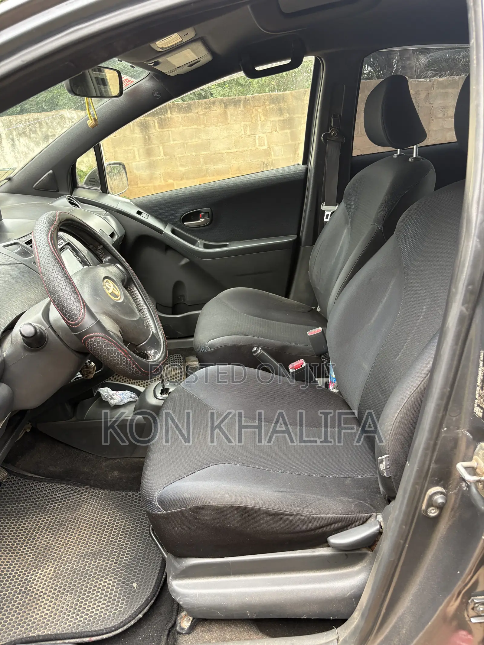 Toyota Vitz 1.3 FWD 5dr 2010 Gray