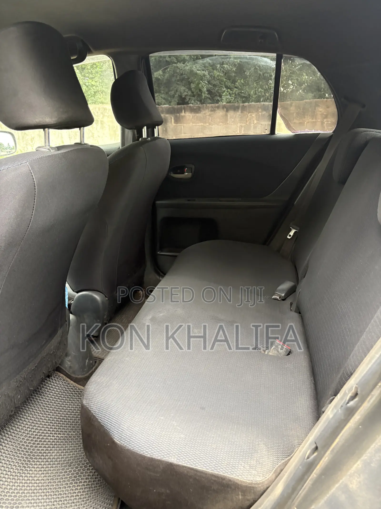 Toyota Vitz 1.3 FWD 5dr 2010 Gray
