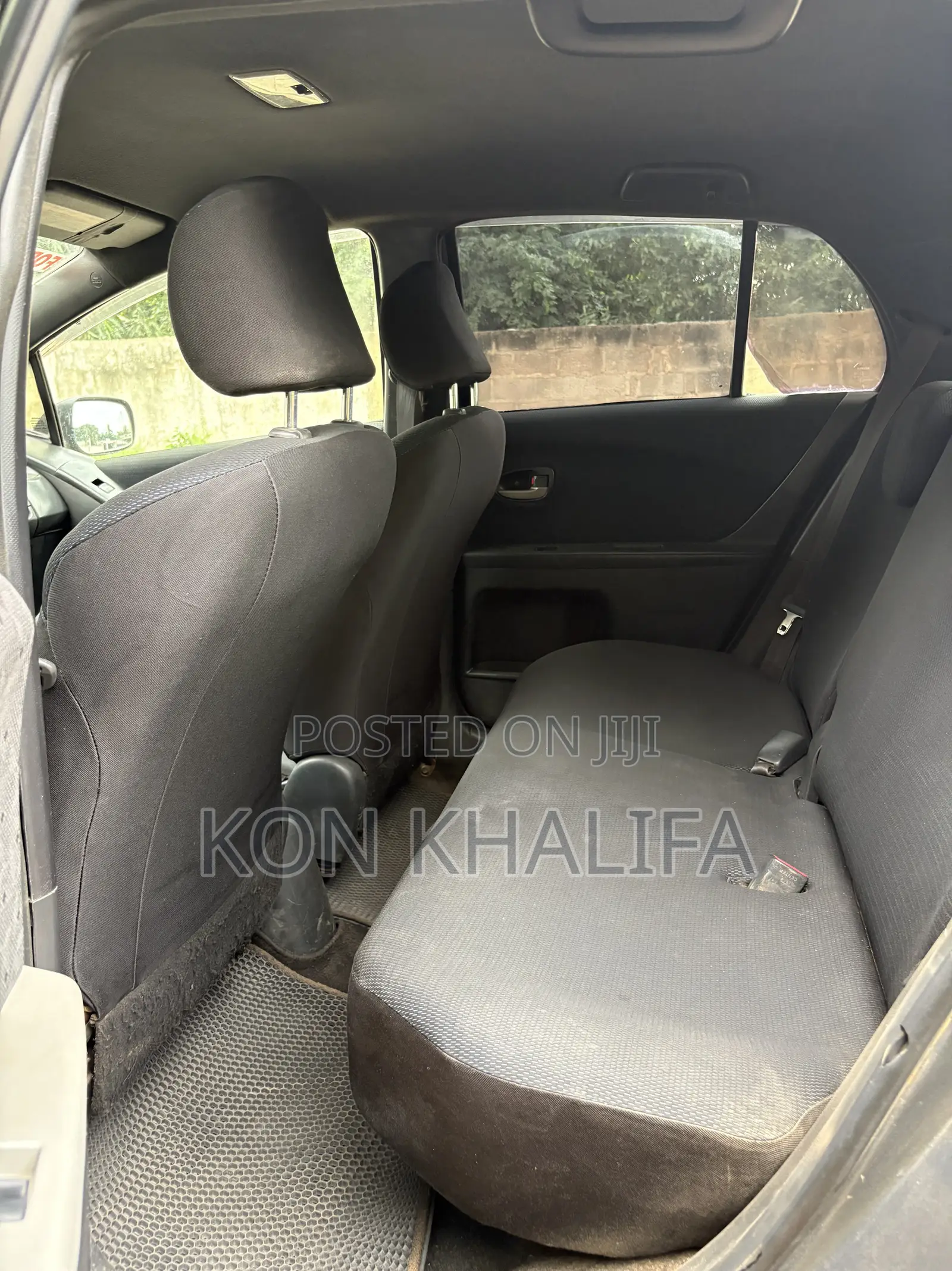 Toyota Vitz 1.3 FWD 5dr 2010 Gray