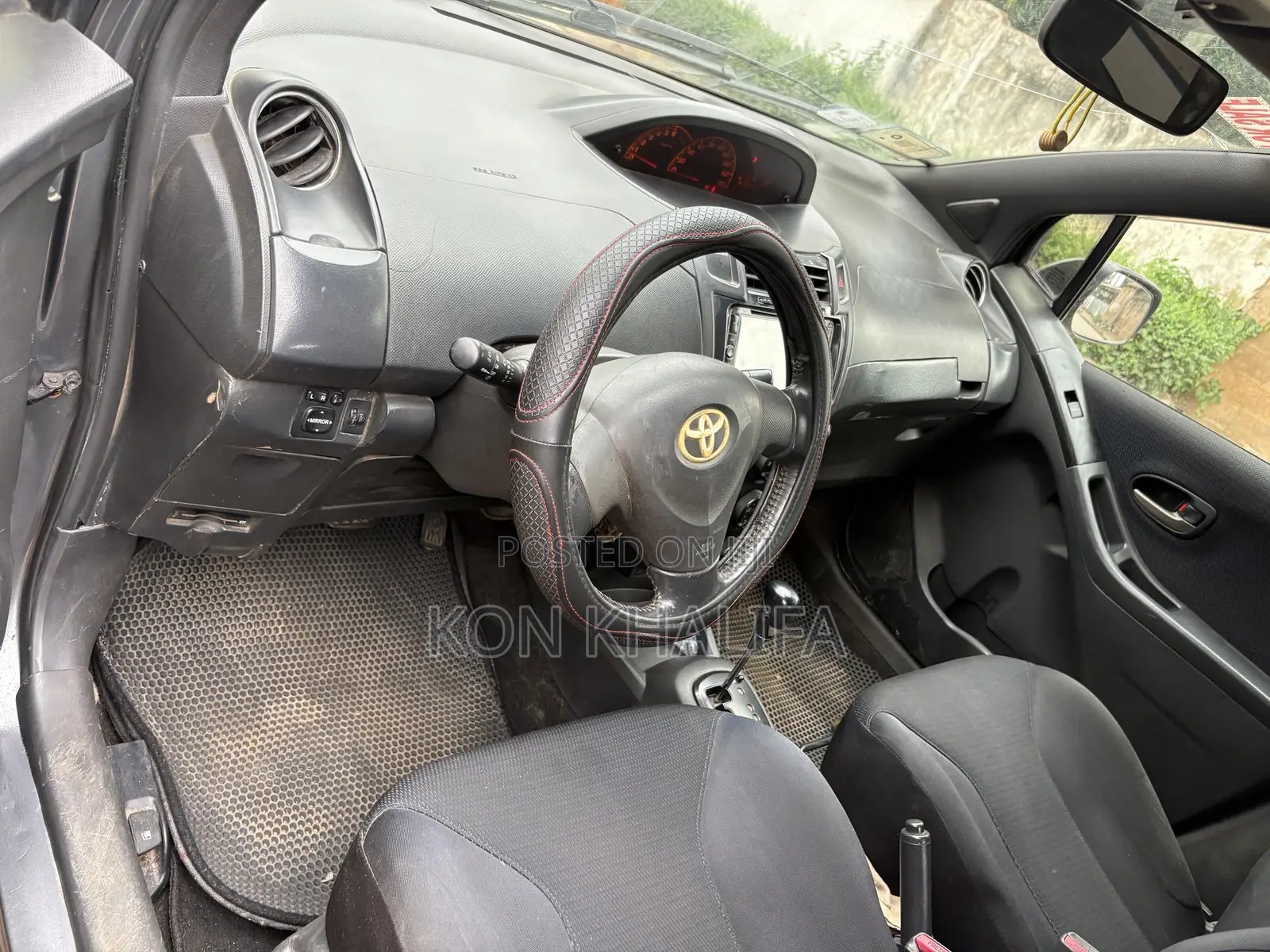 Toyota Vitz 1.3 FWD 5dr 2010 Gray