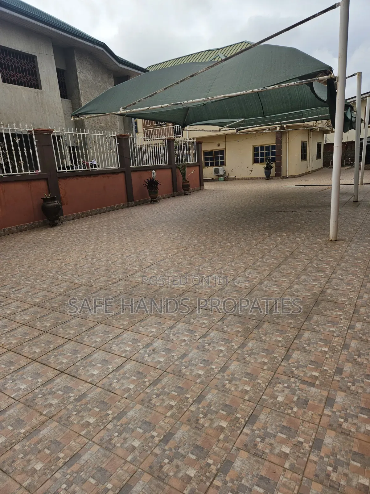 12bdrm House in Accra Metropolitan for sale