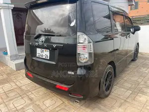 Toyota Voxy 2010 Black