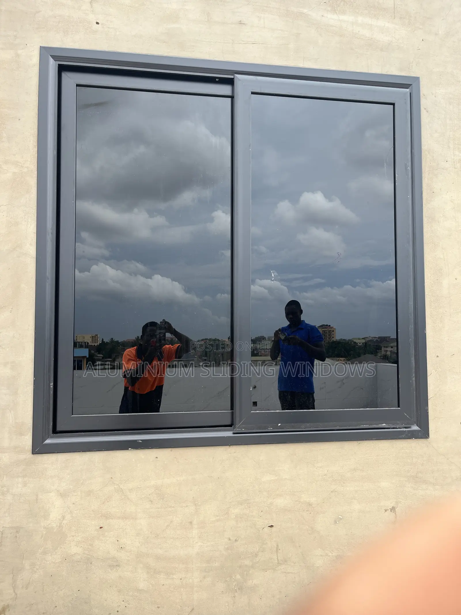 Ks50 Black Frame and Dark Glass Sliding Windows With Net and Locks