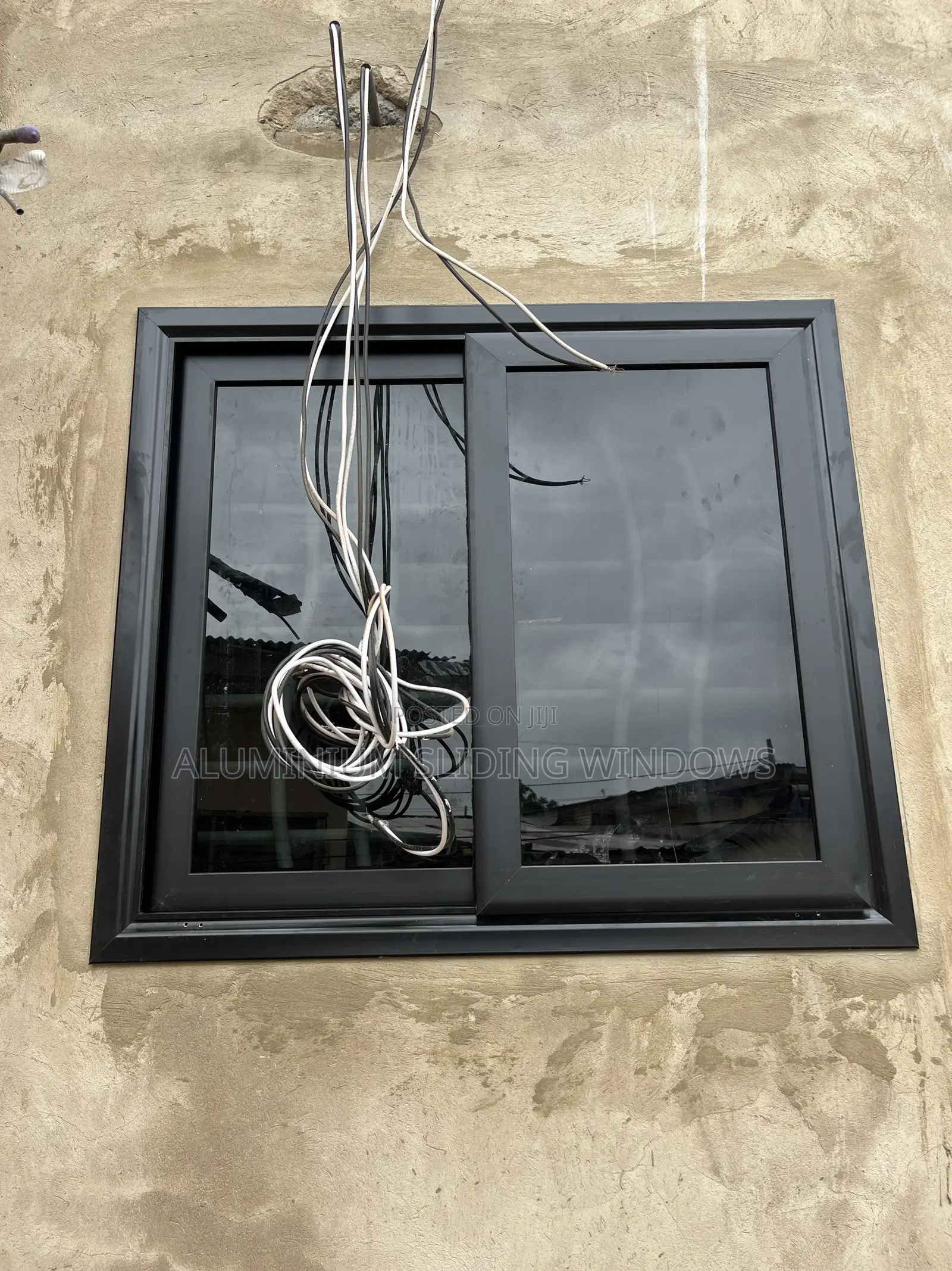 Ks50 Black Frame and Dark Glass Sliding Windows With Net and Locks
