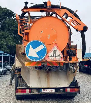 Clean Dump Truck Very Heavy and Neat