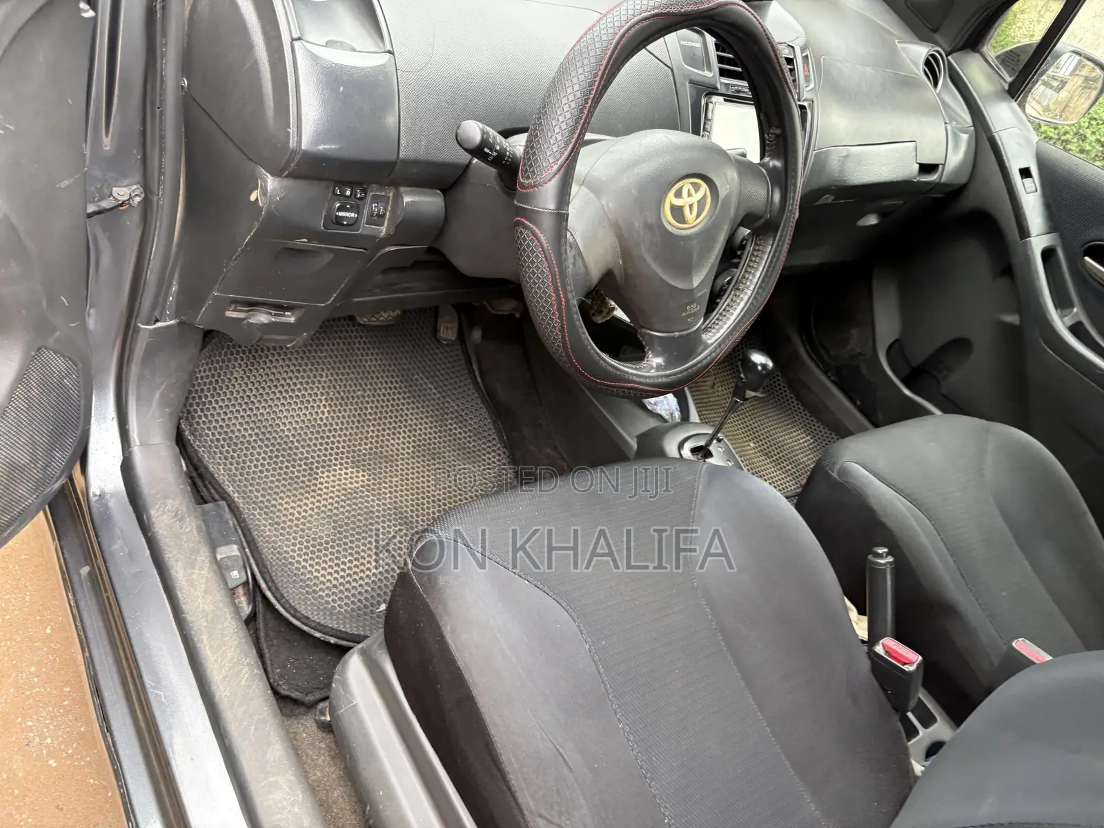 Toyota Vitz 1.3 FWD 5dr 2010 Gray