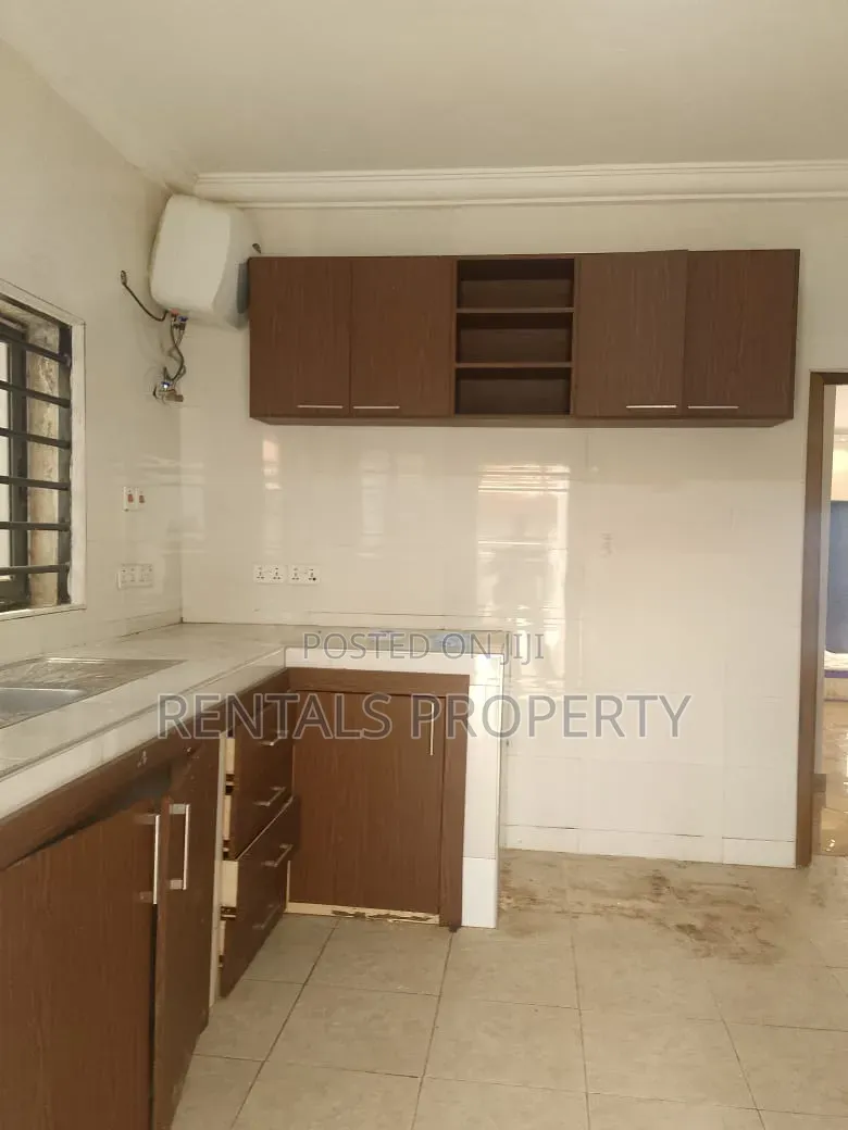 2bdrm Block of Flats in Housing Down for rent