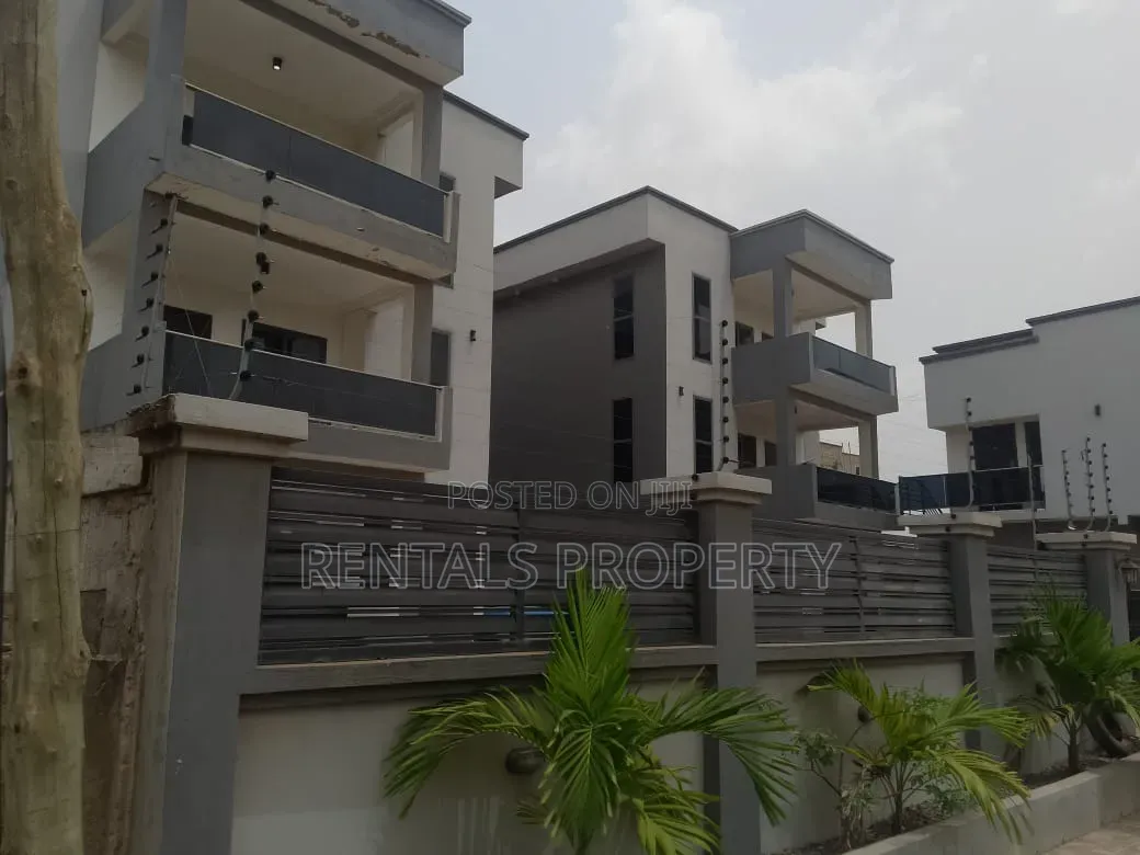 2bdrm Block of Flats in Housing Down for rent