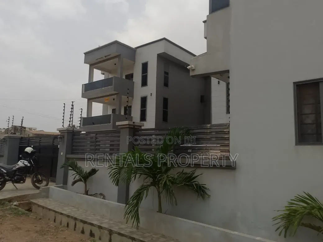 2bdrm Block of Flats in Housing Down for rent