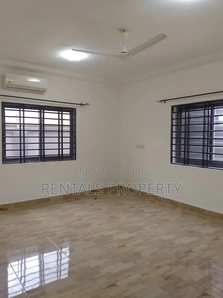 2bdrm Block of Flats in Housing Down for rent
