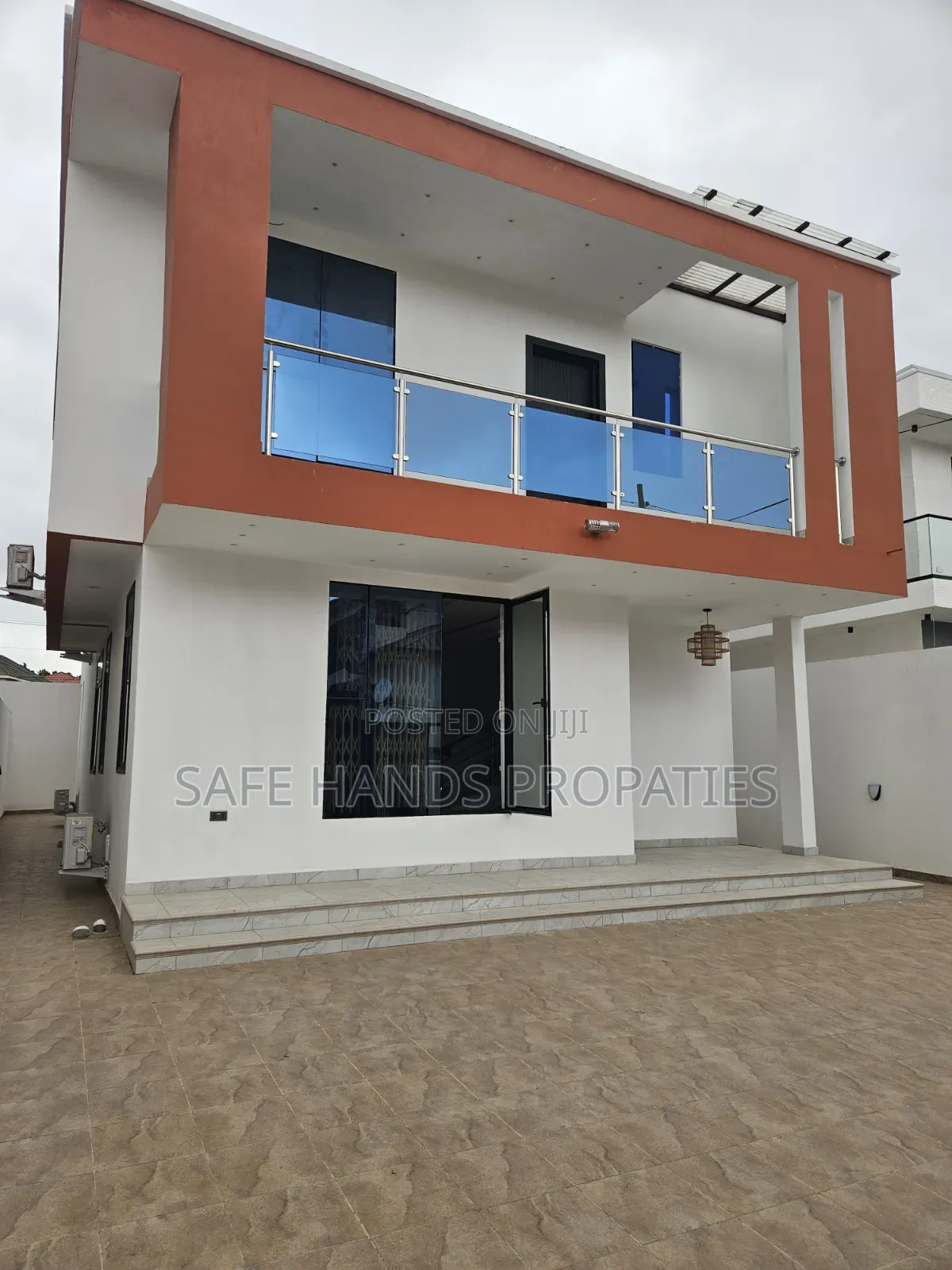 4bdrm Duplex in Accra Metropolitan for sale
