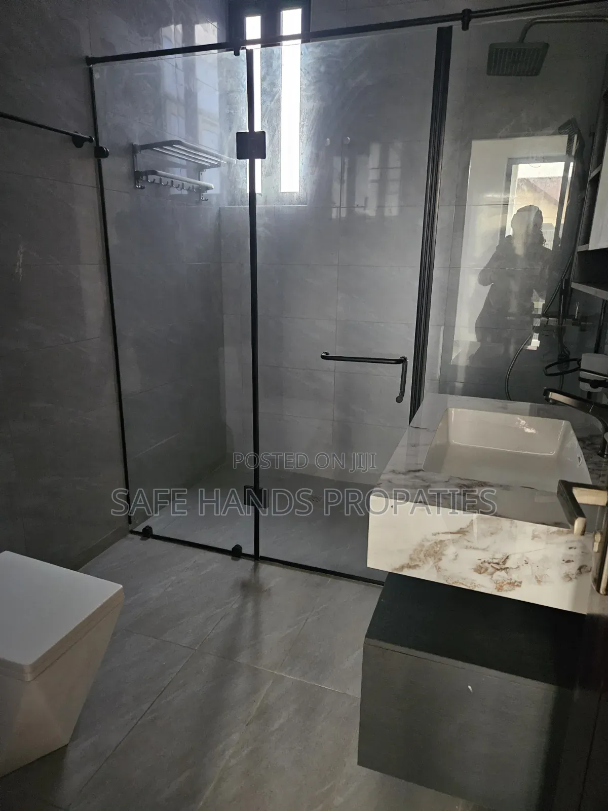 4bdrm Duplex in Accra Metropolitan for sale