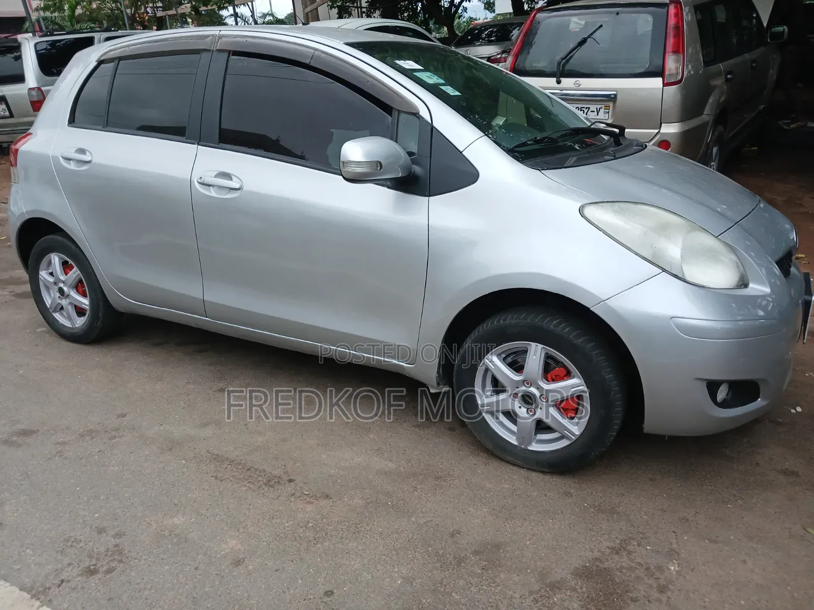 Toyota Vitz 1.3 FWD 3dr 2012 Silver